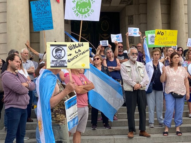 Vecinos se manifestaron contra el Pase Sanitario que implementará la Provincia